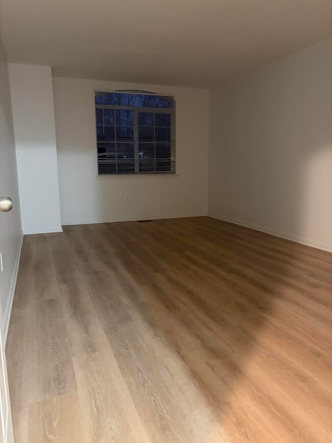 Building Photo - 3245 Reeves Dr