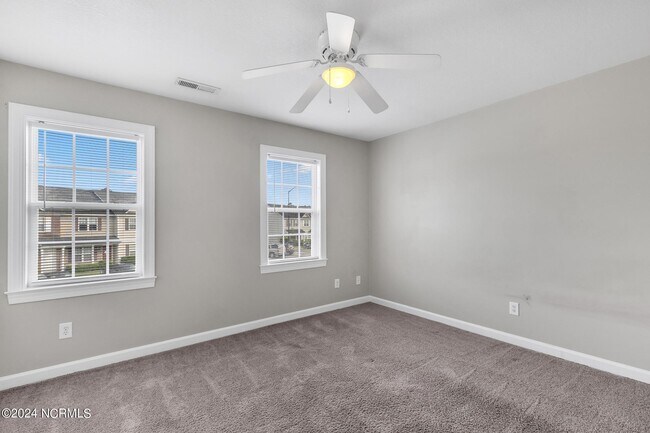 Building Photo - 404 Springwood Dr