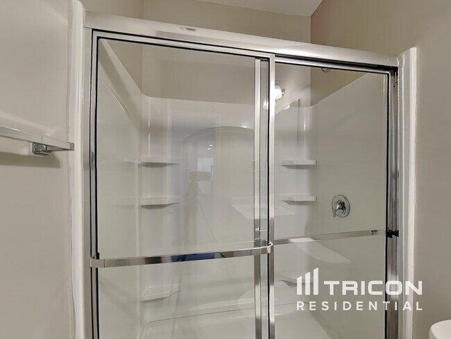 Building Photo - 147 N Cromwell Dr