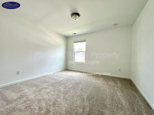 Building Photo - 5770 Thornton Dr