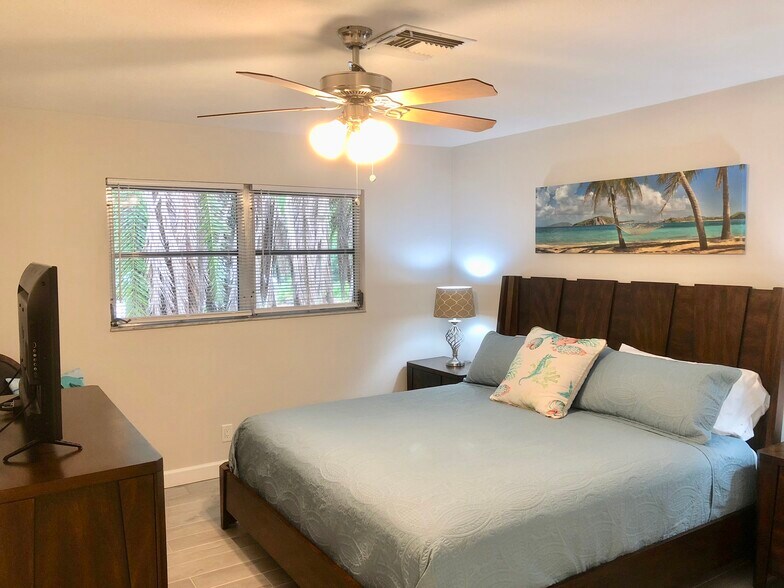 Building Photo - 7006 Midnight Pass Rd