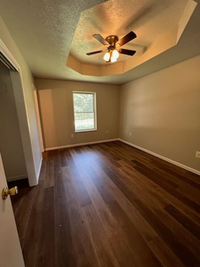 Building Photo - 3 Bed 2 Bath 2 Car Garage plus Bonus Room Available July 31, 2023