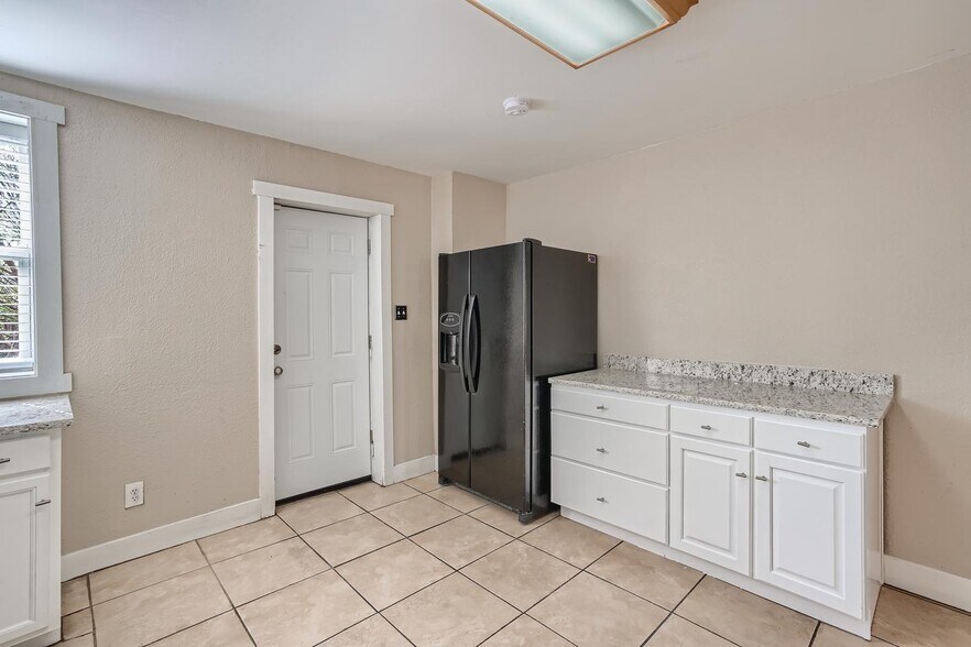 Building Photo - Beautiful Lincoln Park home by Art District on Santa Fe