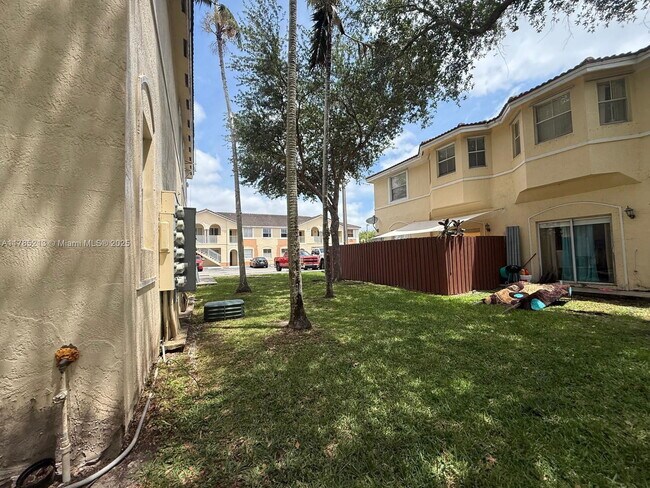 Building Photo - 1666 SE 27th Ct