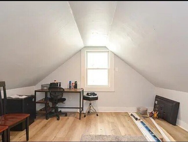 Building Photo - 51 Blossom St