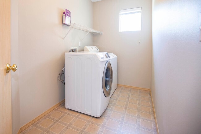 Building Photo - 34604 Cranberry Ct SE