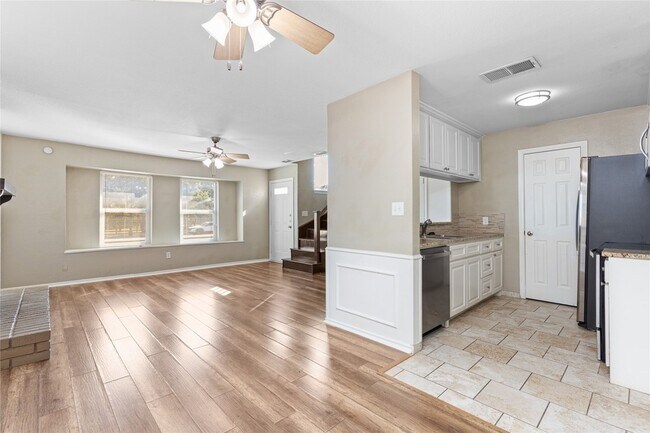 Building Photo - 6925 Calendar Rd