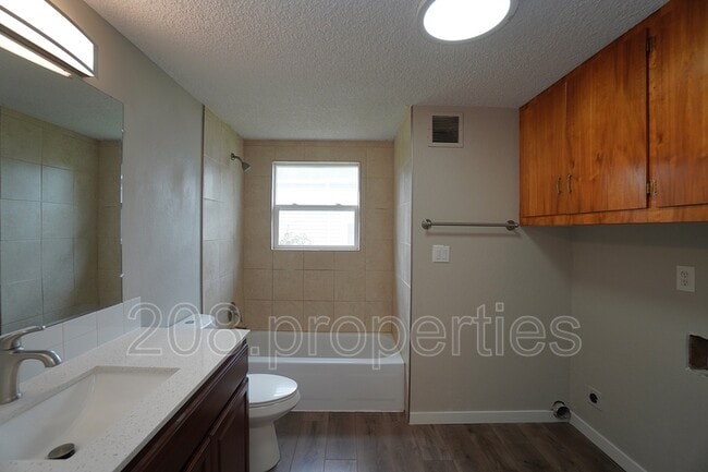 Building Photo - 315 Ivy St