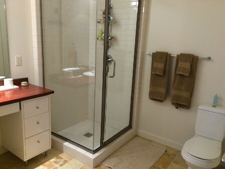 Building Photo - 3570 S River Pky