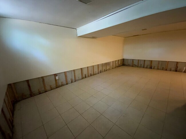 Building Photo - 409-411 Brewer Dr