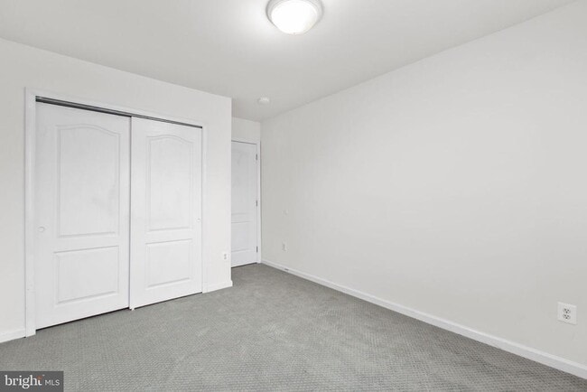 Building Photo - 53 Bloomington Ln