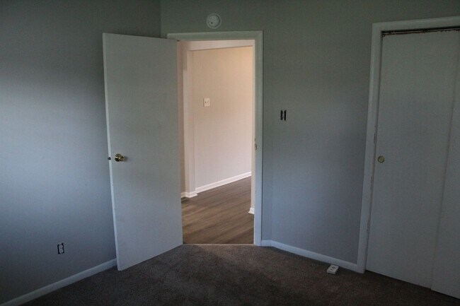 Building Photo - Newly Remodeled 2 Bedroom Duplex in Avon!