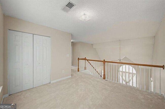 Building Photo - 2025 Baramore Oaks Dr