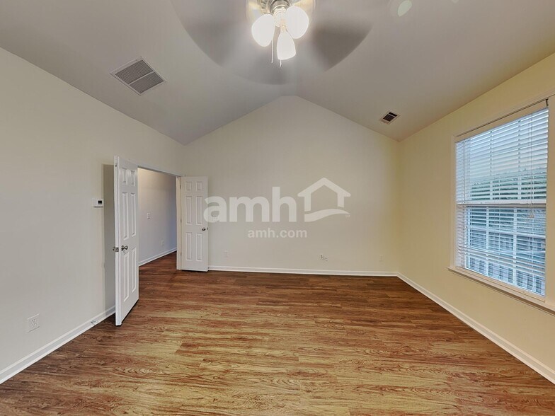 Building Photo - 1823 Madrid Falls Dr