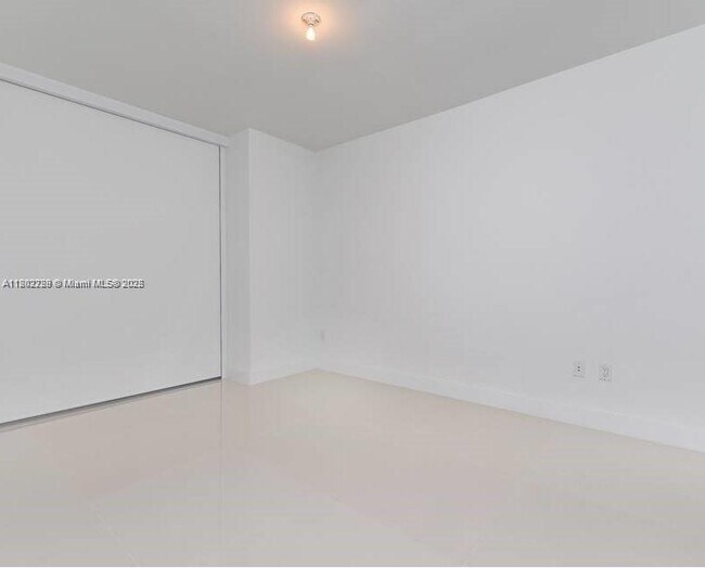 Building Photo - 16385 Biscayne Blvd