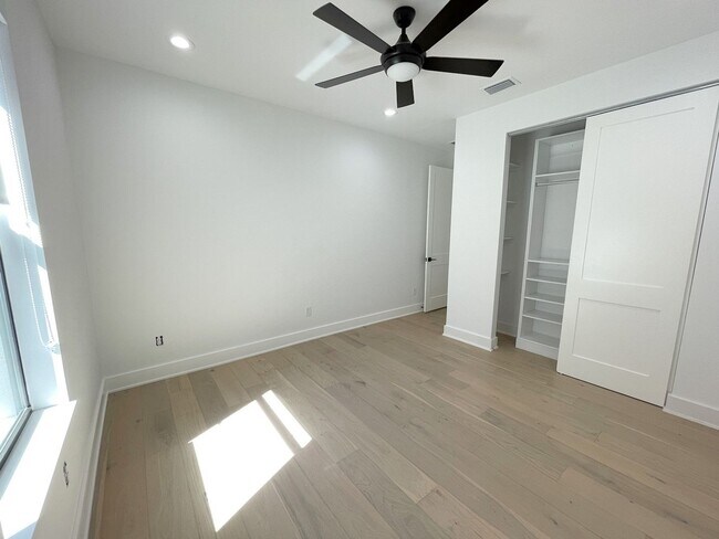 Building Photo - Beautiful South Tampa 4BR/3BA Home with 2 ...