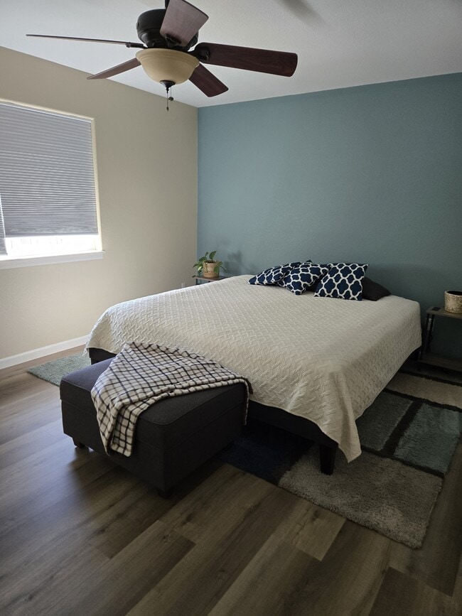 Building Photo - 1343 S Cora Ave