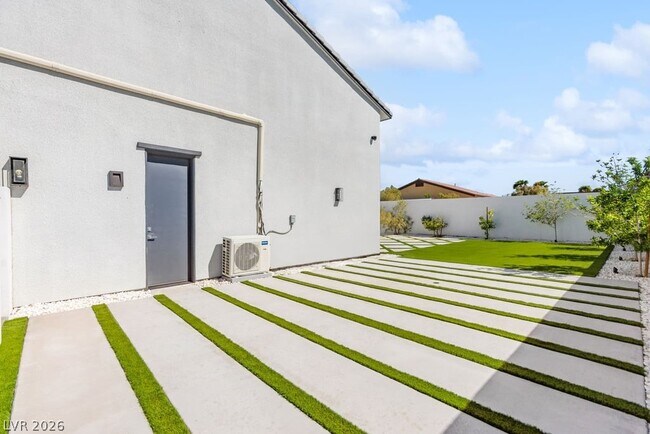 Building Photo - 4315 N Dapple Gray Rd