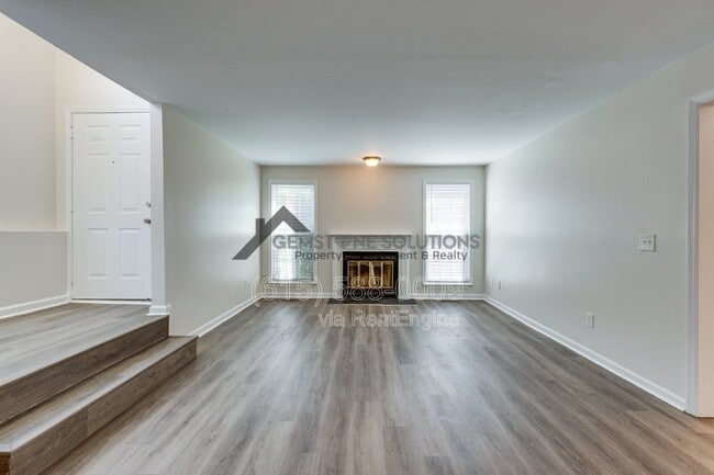 Building Photo - 5918 Stone Brook Dr