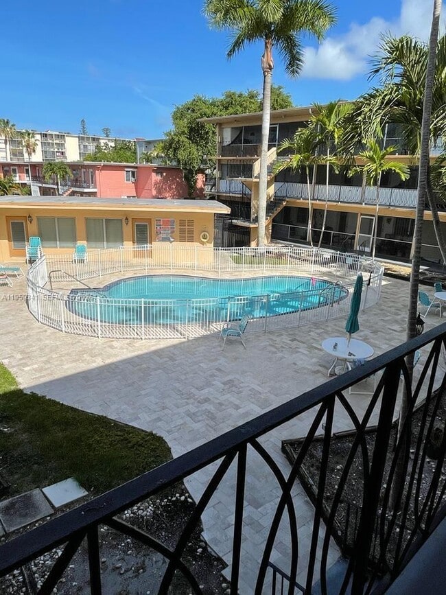 Building Photo - 1500 NE 127th St