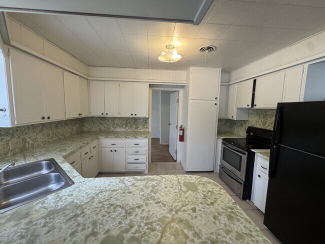 Building Photo - Lovely 3-Bedroom Duplex in Lubbock!