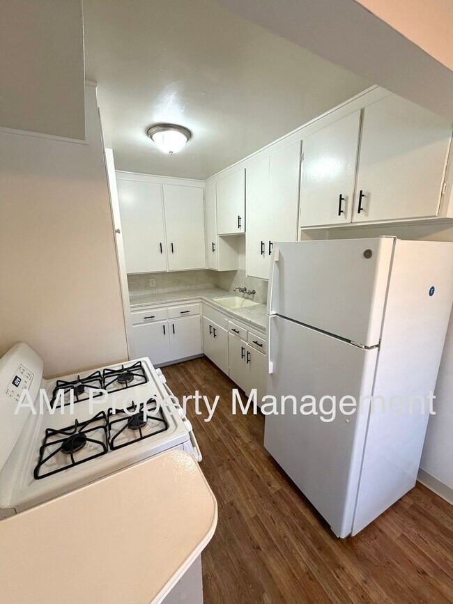 Building Photo - One Bedroom Close to Downtown!