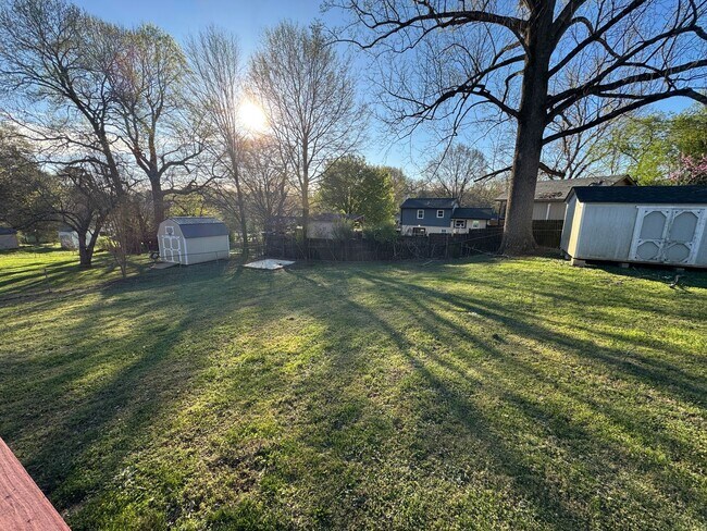 Building Photo - Move-in Ready!