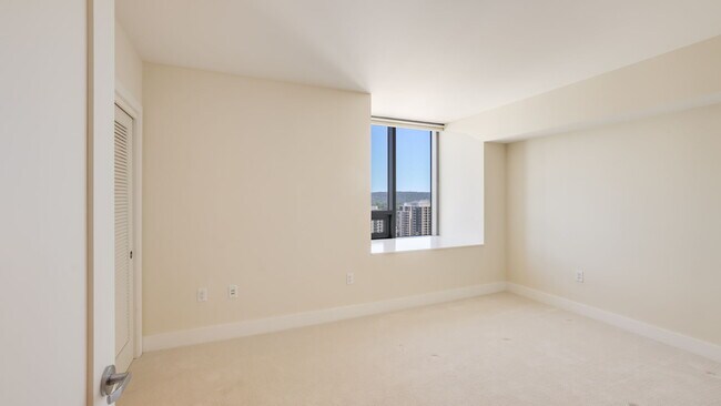 Building Photo - 650 Bellevue Way NE