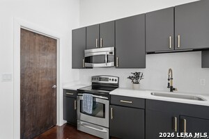 Building Photo - 831 S Flores St