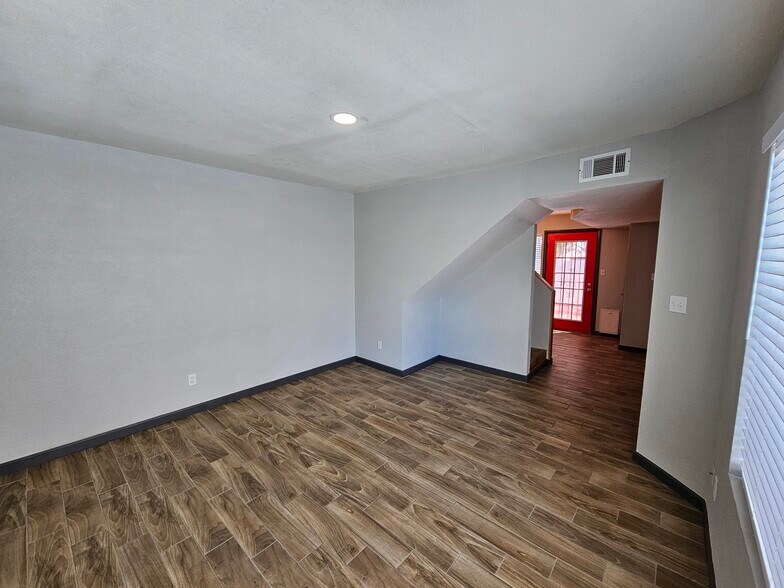 Building Photo - 1766 E Pepper Cir
