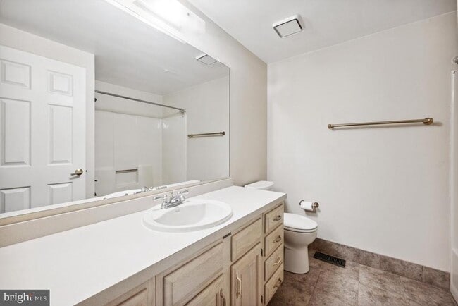 Building Photo - 10 Corlen Ct