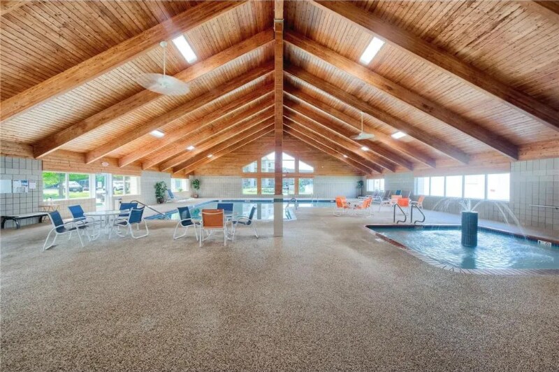 Primary Photo - 1321 Lake Dr W