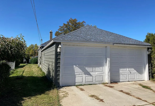 Building Photo - 4028 N Maple St