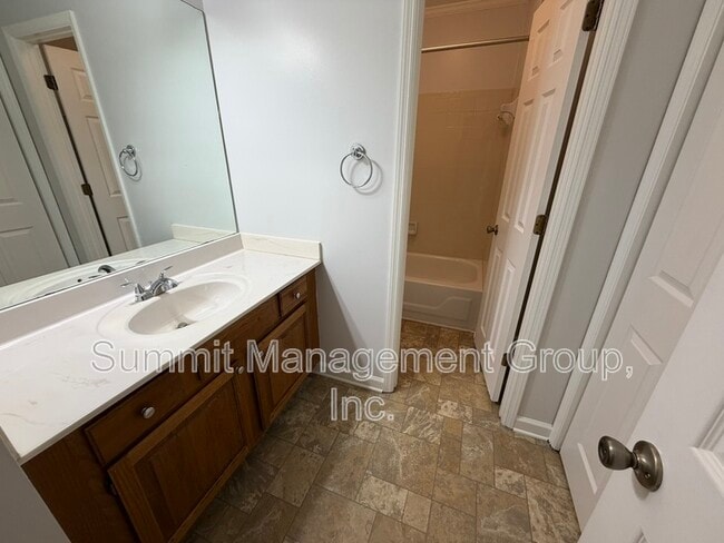 Building Photo - 1528 St Dunstans Rd