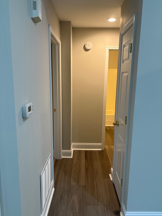 Building Photo - 10790 Ruckle St