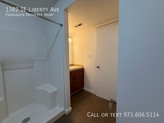 Building Photo - 1382 SE Liberty Ave