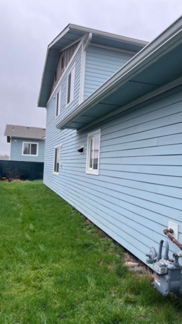 Building Photo - 5 bedroom 2 bath duplex coming soon!!!