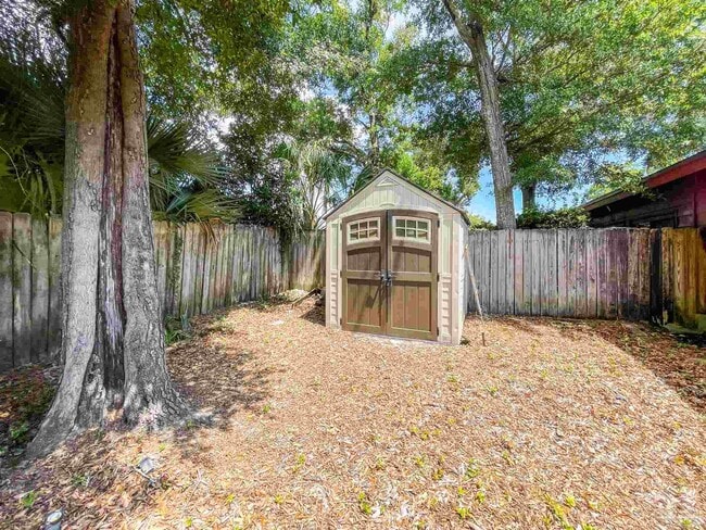 Building Photo - 3300 N Sugartree St