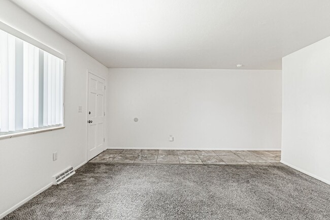 Building Photo - Spacious 3BD, 2BA Lakewood Half-Duplex wit...
