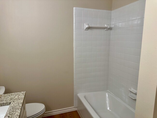 Building Photo - 5802 Kevin St