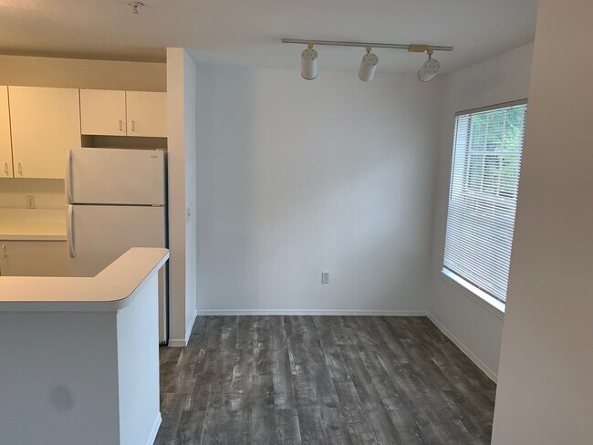Building Photo - Central Park II Condos -  Downtown Sarasota Annual Rental 1-Bedroom 1-Bath $1595