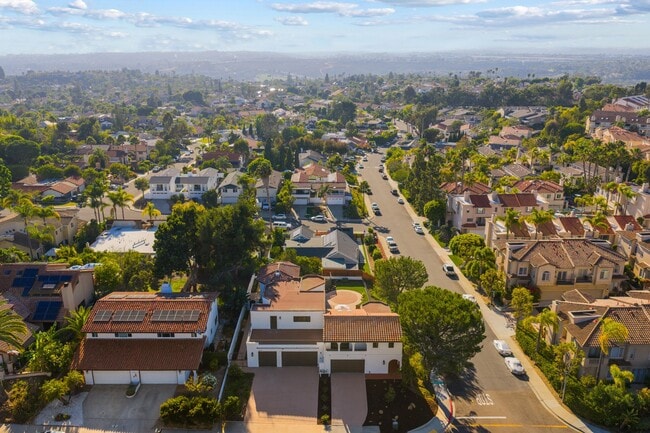 Building Photo - 6803 El Fuerte St