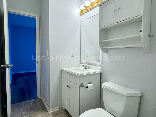 Building Photo - 2BR/2BA Condo off Wilshire Blvd - Beautifu...