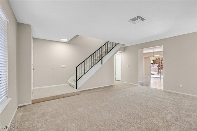 Building Photo - 370 Manzanita St