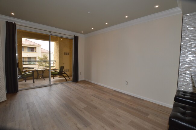 Building Photo - Meridian Luxury Top Floor Unfurnished Stud...