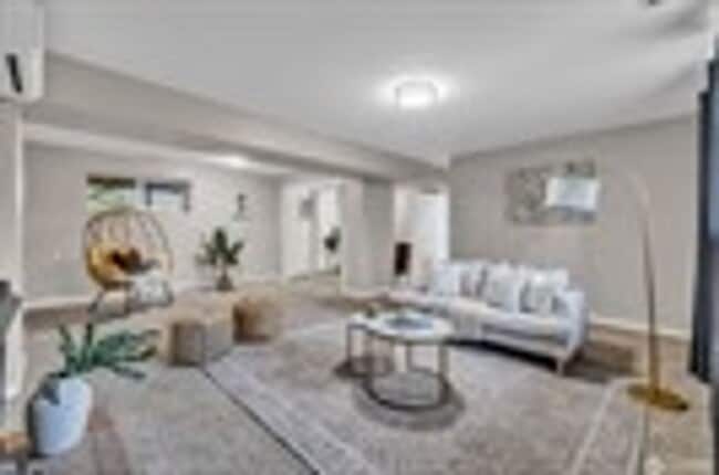 Building Photo - Move-In Ready 5-Bed on a Quiet Kingsgate Cul-de-Sac