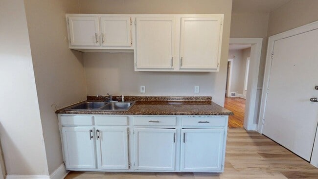 Building Photo - 11302 Parkview Ave