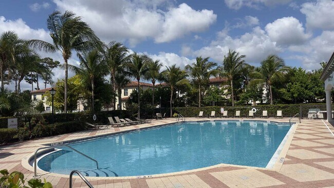 Building Photo - Stylish 3-Bed, 3-Bath Townhouse Oasis in Riviera Beach