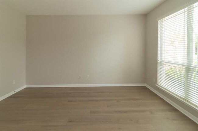 Building Photo - 2102 Monticello Ct