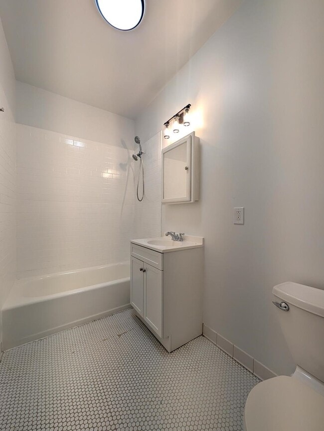 Building Photo - 265 Webster Ave